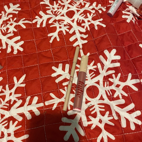 Kylie Jenner lip kit - Picture 2 of 4